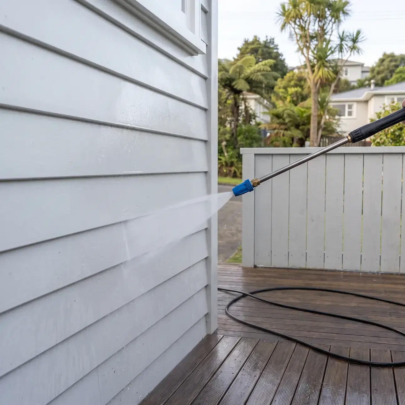 House Painters in Upper Hutt: Best House Painting Services 5 The process washing process on a garage door.